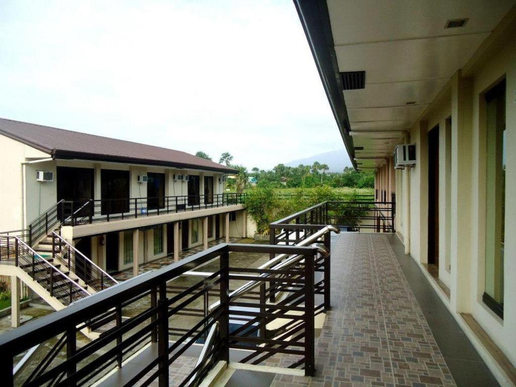 Quezon Premier Hotel לוסנה מראה חיצוני תמונה