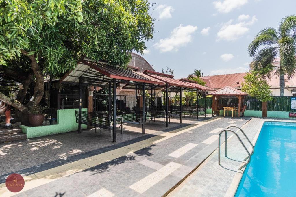 Quezon Premier Hotel לוסנה מראה חיצוני תמונה