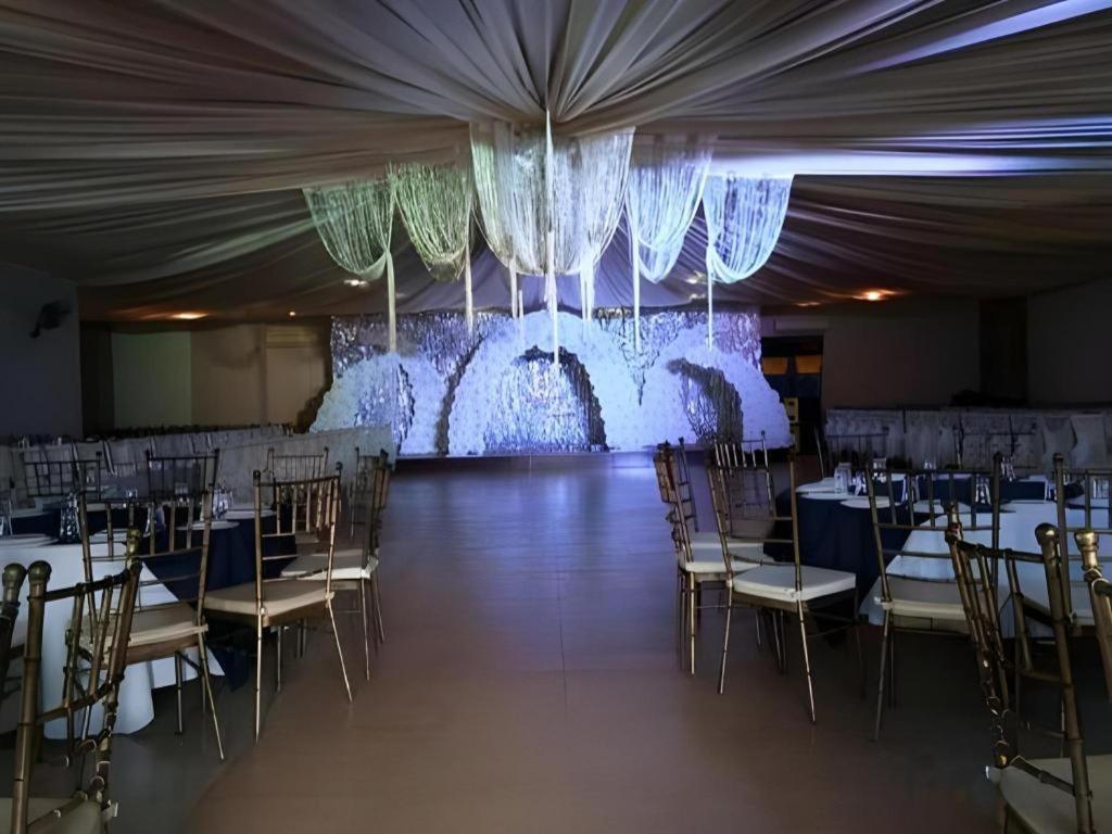 Quezon Premier Hotel לוסנה מראה חיצוני תמונה